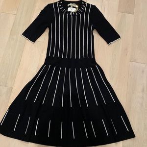 Knitss Albi soft knit black white dress